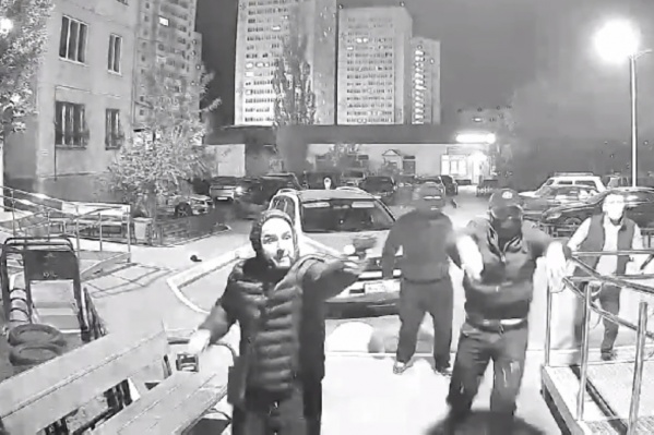 Почти все нападавшие были в масках Почти все нападавшие были в масках
