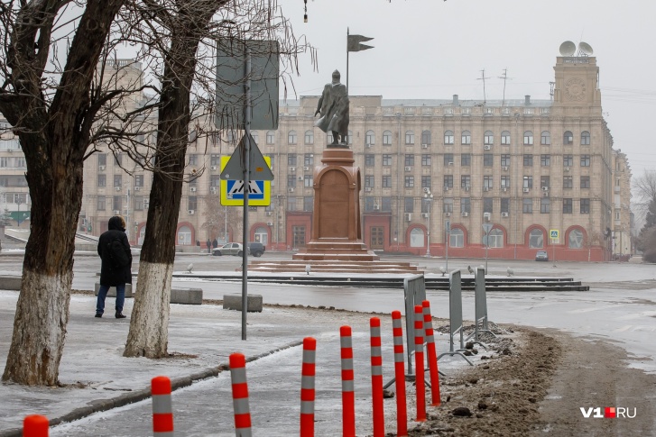Горожанам пришлось довольствоваться серой и сырой погодой Горожанам пришлось довольствоваться серой и сырой погодой