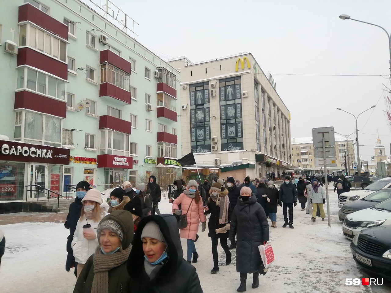 Так колонна проходила возле ЦУМа Так колонна проходила возле ЦУМа