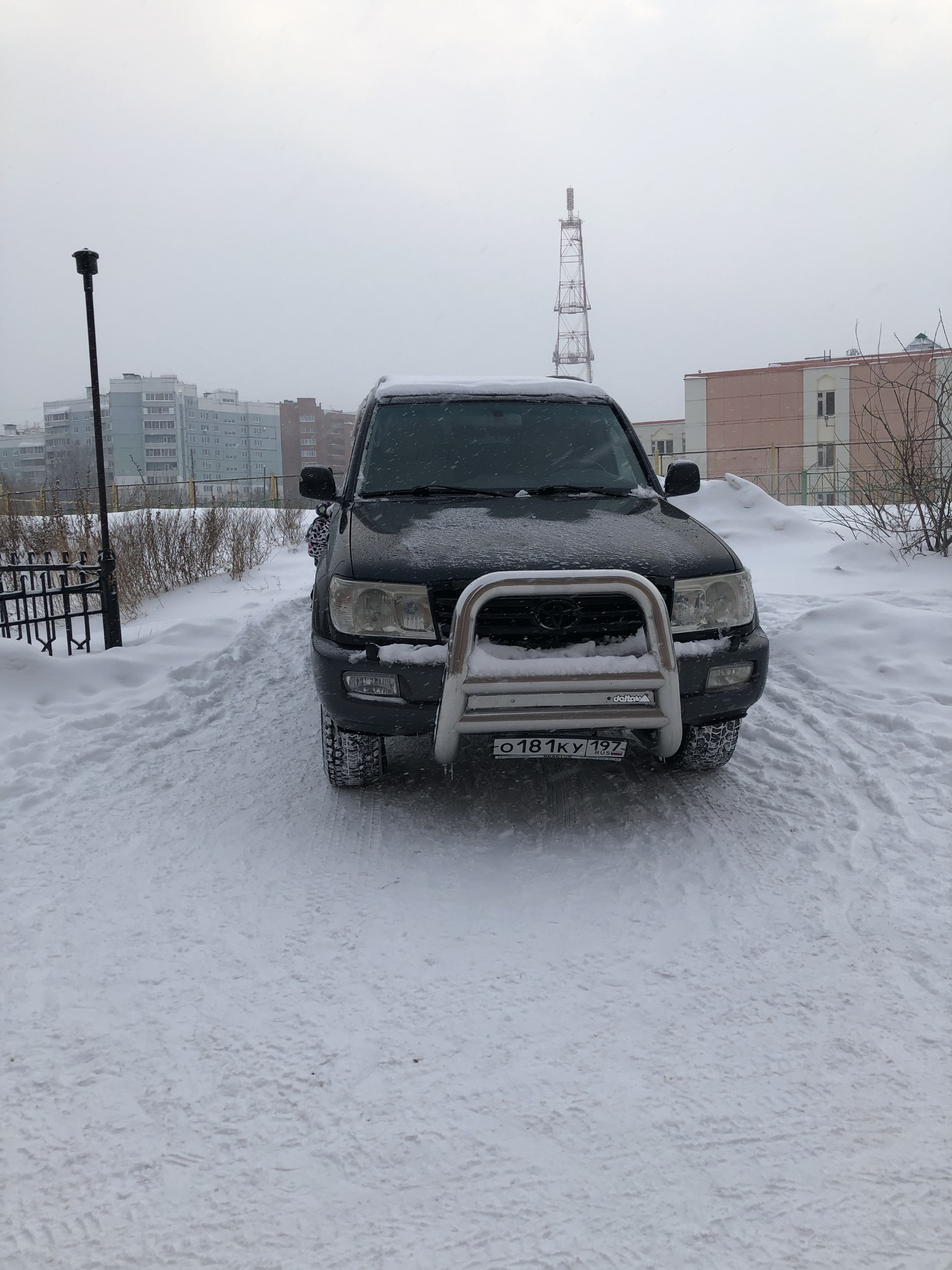 Отомстили за парковку. Смотрим, что накарябали на капоте машины, взбесившей  жильцов 9-этажки | 07.03.2021 | Новосибирск - БезФормата