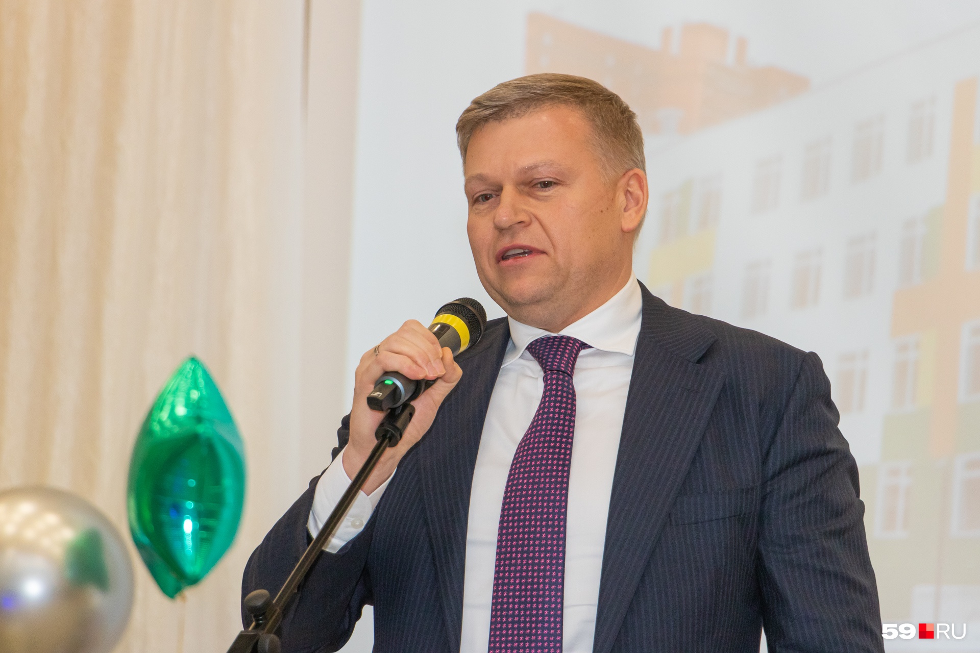 Алексей Дёмкин поздравляет учеников и преподавателей Алексей Дёмкин поздравляет учеников и преподавателей