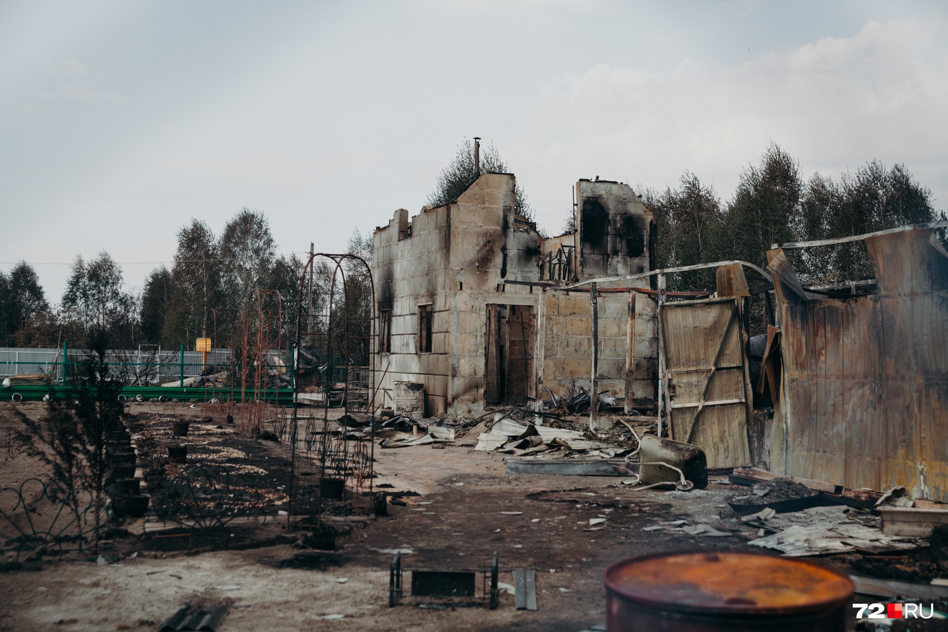 По официальным данным, в СНТ «Солнышко» сгорели 25 домов