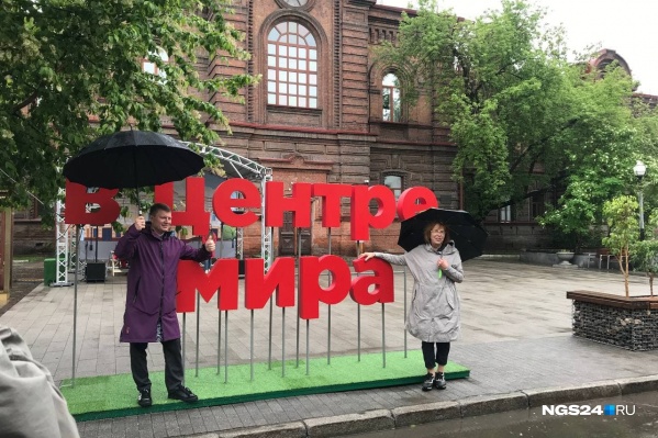 На протяжении всего перекрытого участка есть локации с активностями, несколько сцен. Сегодня из-за погоды они работают в ограниченном режиме На протяжении всего перекрытого участка есть локации с активностями, несколько сцен. Сегодня из-за погоды они работают в ограниченном режиме