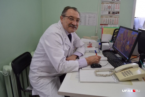 Доктор медицинских наук Дамир Валишин считает, что расслабляться и забывать про антиковидные меры пока рано Доктор медицинских наук Дамир Валишин считает, что расслабляться и забывать про антиковидные меры пока рано