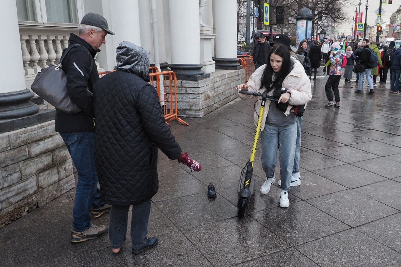 Пешеход на пушечном ядре. Отвечаем на главные вопросы об электросамокатах и защите от них