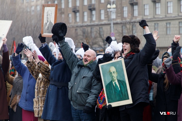 2 февраля 2021 года молодежные объединения города привезли свой десант на площадь Павших Борцов 2 февраля 2021 года молодежные объединения города привезли свой десант на площадь Павших Борцов