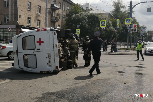 Машину всё еще не поставили на колеса Машину всё еще не поставили на колеса