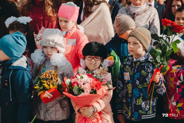 По словам родителей, первоклассника собрать дороже всего. Затем денег тратится значительно меньше По словам родителей, первоклассника собрать дороже всего. Затем денег тратится значительно меньше