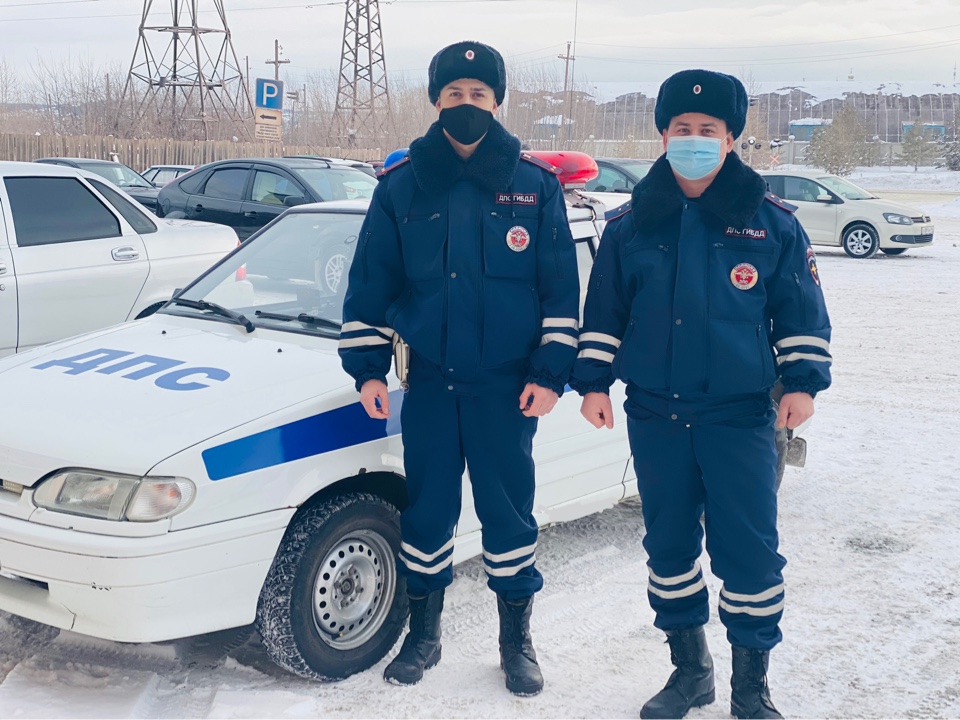 На Урале полицейские помогли мужчине с двумя детьми, лишившемуся дома во время пожара