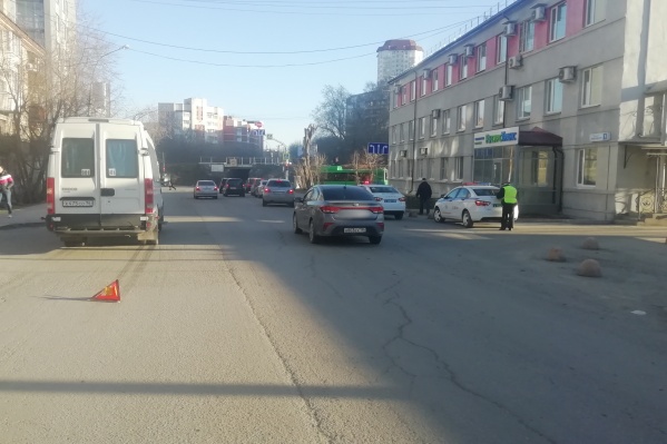 Мальчика сбил микроавтобус с пассажирами Мальчика сбил микроавтобус с пассажирами