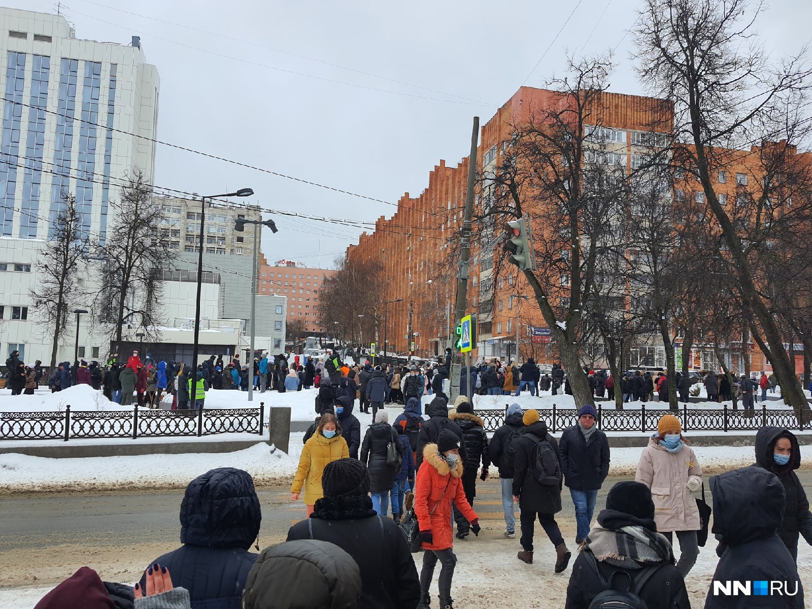 Митингующие быстро заняли сквер на Звездинке, но шансов остаться там надолго у них не было Митингующие быстро заняли сквер на Звездинке, но шансов остаться там надолго у них не было