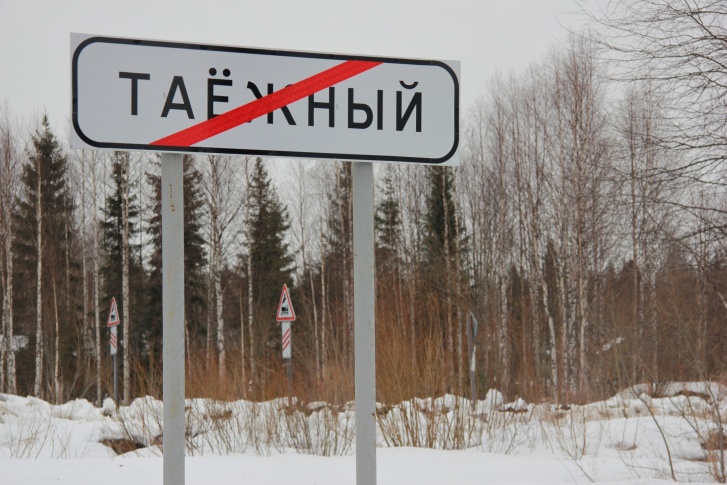 Раньше жители ходили пешком, в темноте, некоторые даже травмировались Раньше жители ходили пешком, в темноте, некоторые даже травмировались