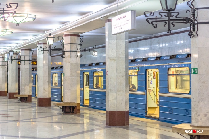 Пока пассажиропоток в самарской подземке достаточно скромный, и чаще метро перевозит не пассажиров, а воздух Пока пассажиропоток в самарской подземке достаточно скромный, и чаще метро перевозит не пассажиров, а воздух