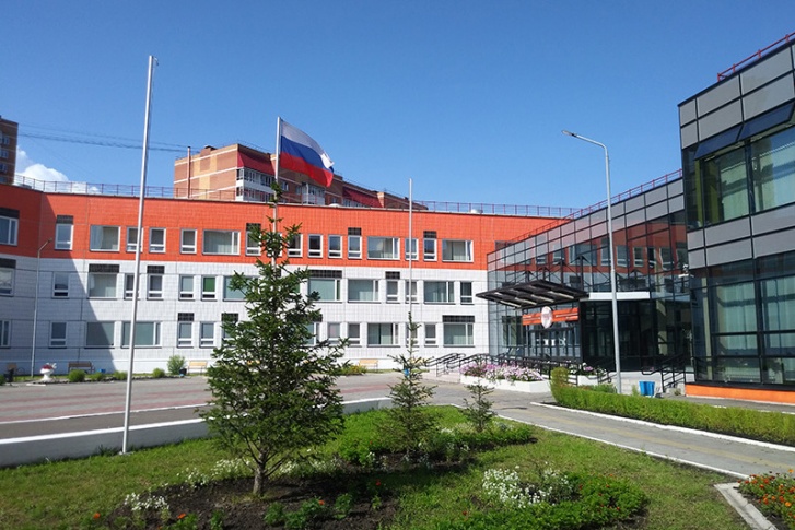 Школа <nobr class="_">№ 154</nobr> на Молокова, 6 — одна из крупнейших в городе
