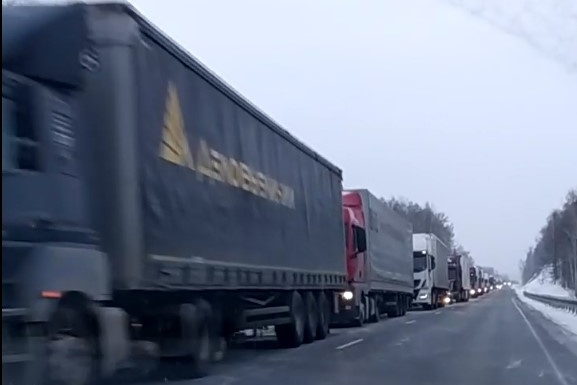 Такая пробка час назад стояла под Миассом Такая пробка час назад стояла под Миассом