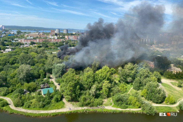 Из 224 пожаров 54 произошло в Екатеринбурге