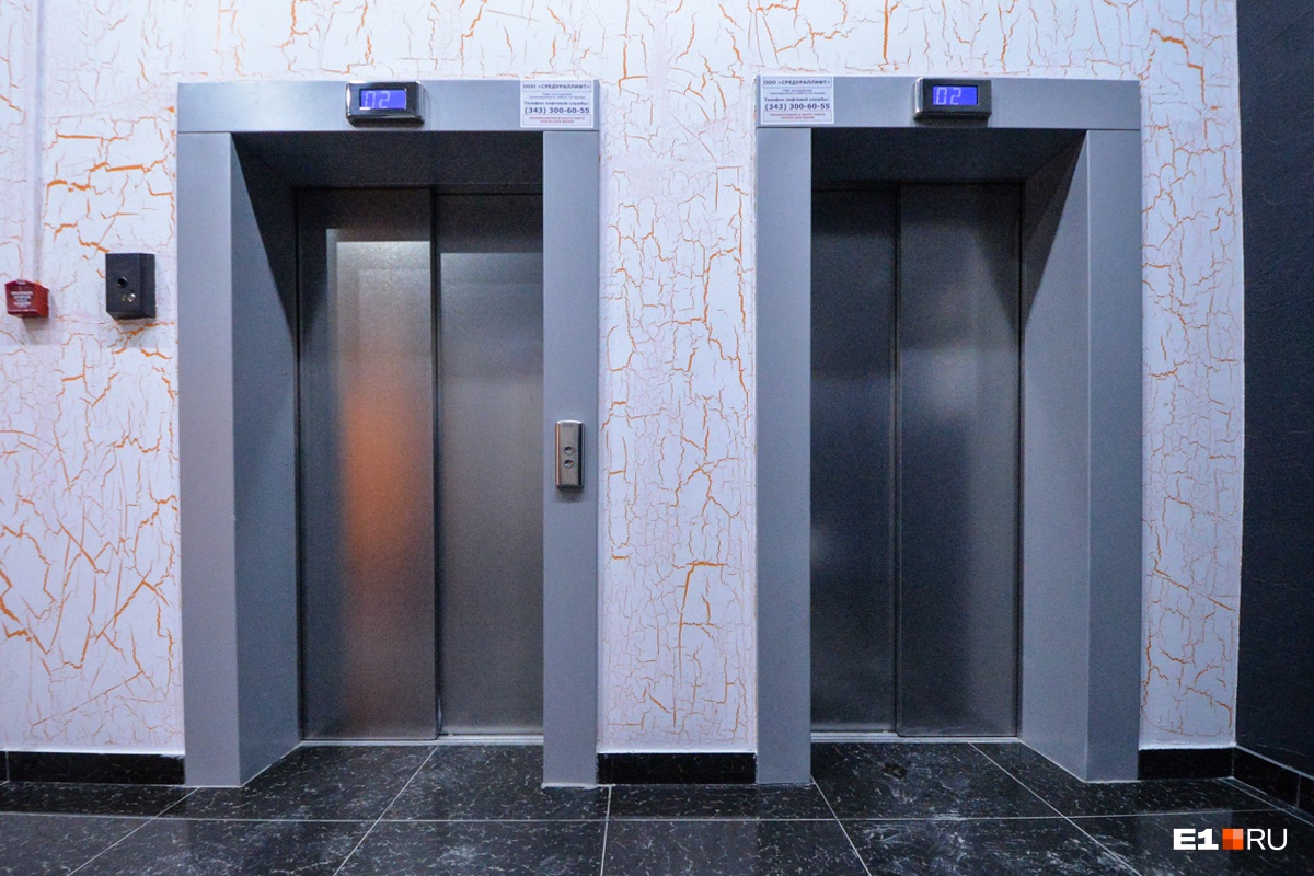 «Лифт пролетел с 17-го по 11-й этаж»: в одном из элитных ЖК Екатеринбурга владельцы квартир обсуждают падение подъемника