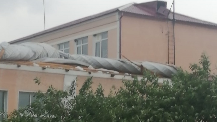 Задействована техника МЧС: в Волгоградской области ликвидируют последствия вечернего урагана