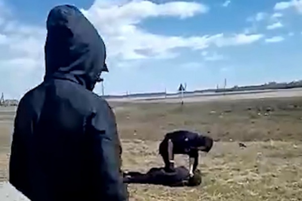 Видео с избиением подростка разошлось по всему району Видео с избиением подростка разошлось по всему району
