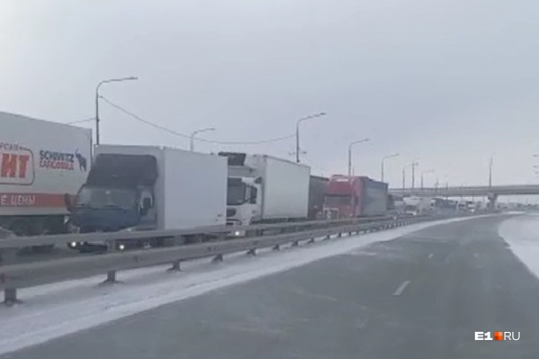 Днем в среду перекрыли Тюменский тракт Днем в среду перекрыли Тюменский тракт 