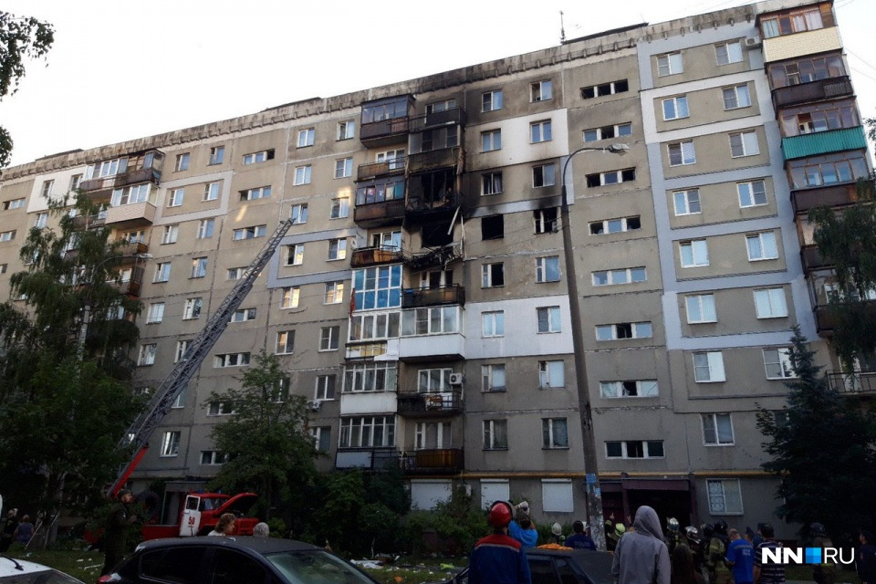Несмотря на то, что взрыв произошел только в одной квартире, серьезно пострадала вся конструкция дома — жить в нем больше нельзя Несмотря на то, что взрыв произошел только в одной квартире, серьезно пострадала вся конструкция дома — жить в нем больше нельзя