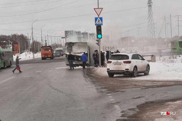 Пожар произошел в отсеке мотора Пожар произошел в отсеке мотора