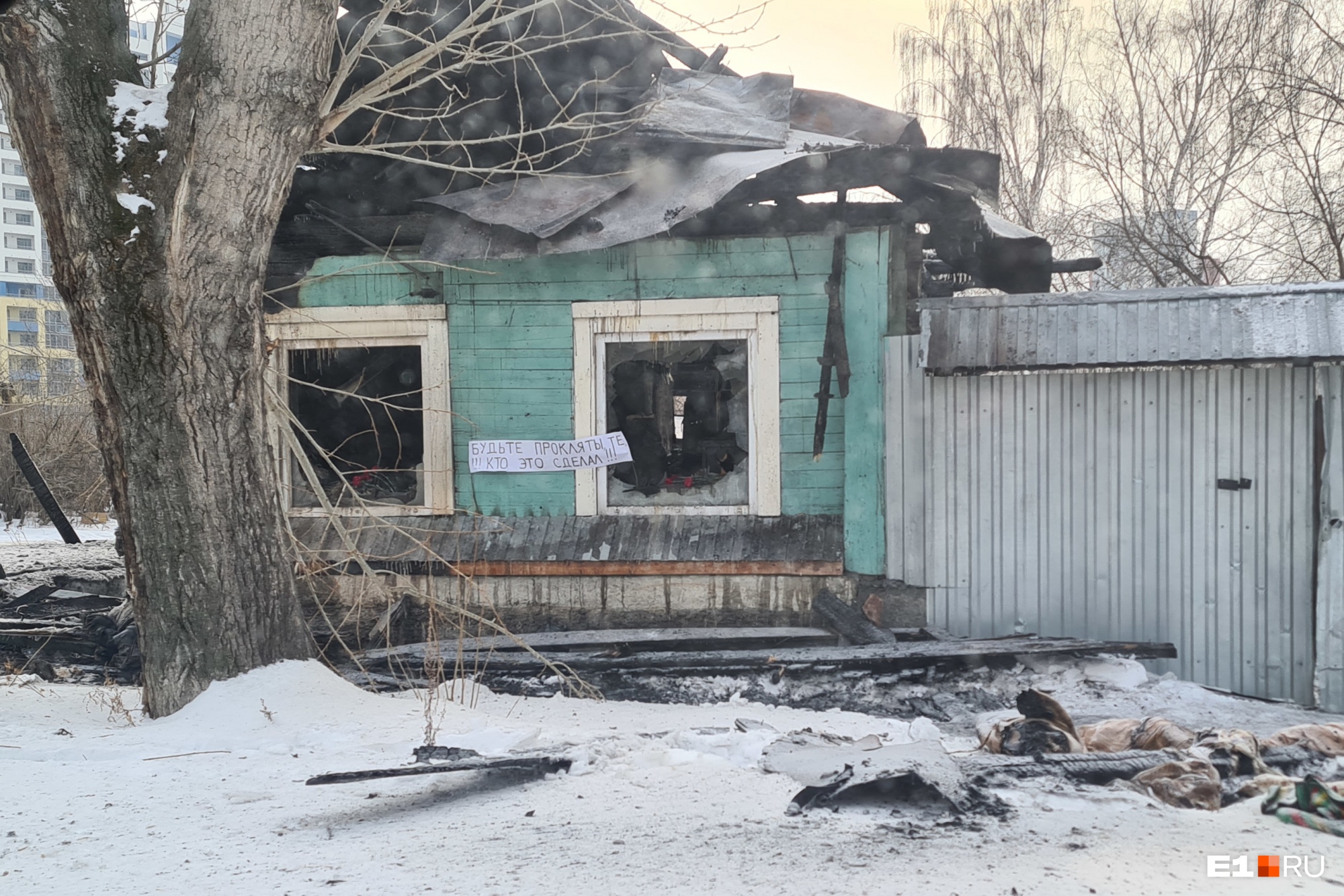 Дело поджигателей. Пожар в Екатеринбурге частный дом. Дома на визе. Дом контор Екатеринбург пожар. Виз дома на Красноуфимской.