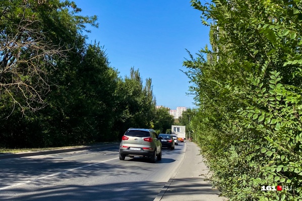 Сейчас по улице Вавилова продолжают везти новые комнаты для Суворовского Сейчас по улице Вавилова продолжают везти новые комнаты для Суворовского