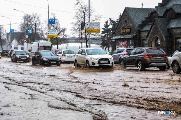 В каждом районе города есть свои знаменитые лужи В каждом районе города есть свои знаменитые лужи