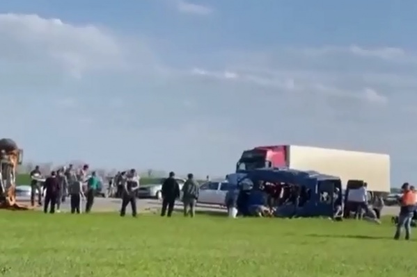 В микроавтобусе ехала детская баскетбольная команда из Волгограда В микроавтобусе ехала детская баскетбольная команда из Волгограда