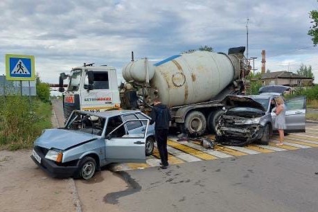 Столкнулись три автомобиля Столкнулись три автомобиля