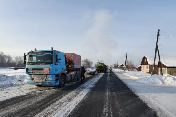 Фура оказалась в кювете, но не получила серьезных повреждений Фура оказалась в кювете, но не получила серьезных повреждений