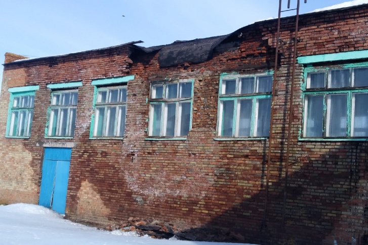 В школе, со слов местного жителя, обучалось <nobr class="_">20 учеников</nobr> начальных классов В школе, со слов местного жителя, обучалось <nobr class="_">20 учеников</nobr> начальных классов