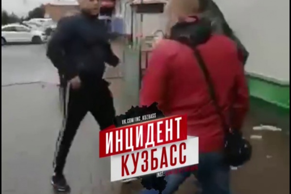 Участников конфликта доставили в отдел полиции Участников конфликта доставили в отдел полиции