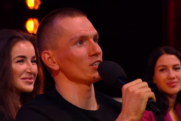 В день, когда Александр Большунов пришел на съемки Comedy Club, он выиграл гонку в скиатлоне на чемпионате России В день, когда Александр Большунов пришел на съемки Comedy Club, он выиграл гонку в скиатлоне на чемпионате России