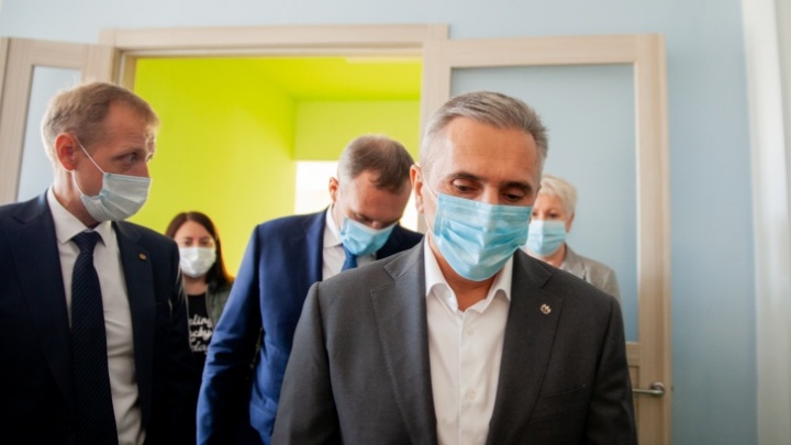 Губернатор продлил коронавирусные ограничения в Тюменской области