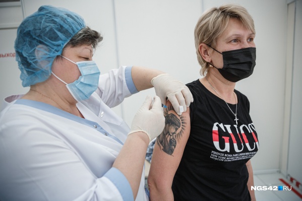 Первую дозу вакцины уже поставили почти 40 тысяч человек Первую дозу вакцины уже поставили почти 40 тысяч человек