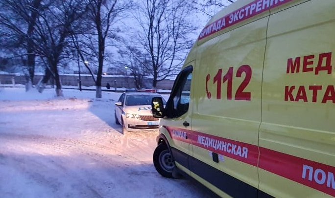 «Лежал в 20 метрах»: в Ярославле на пешеходном переходе грузовик сбил ребенка