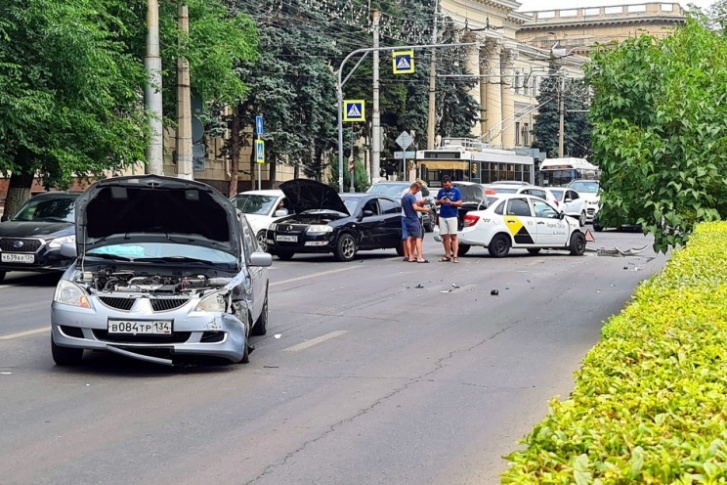 В ДТП пострадал водитель Lada Granta В ДТП пострадал водитель Lada Granta