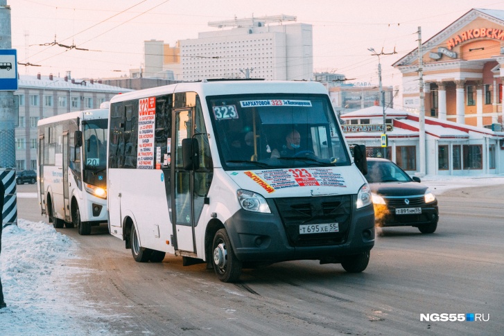 Рассчитываться за проезд по карте до недавних пор было не только удобно, но еще и выгодно — на каждой поездке омичи экономили 3 рубля Рассчитываться за проезд по карте до недавних пор было не только удобно, но еще и выгодно — на каждой поездке омичи экономили 3 рубля