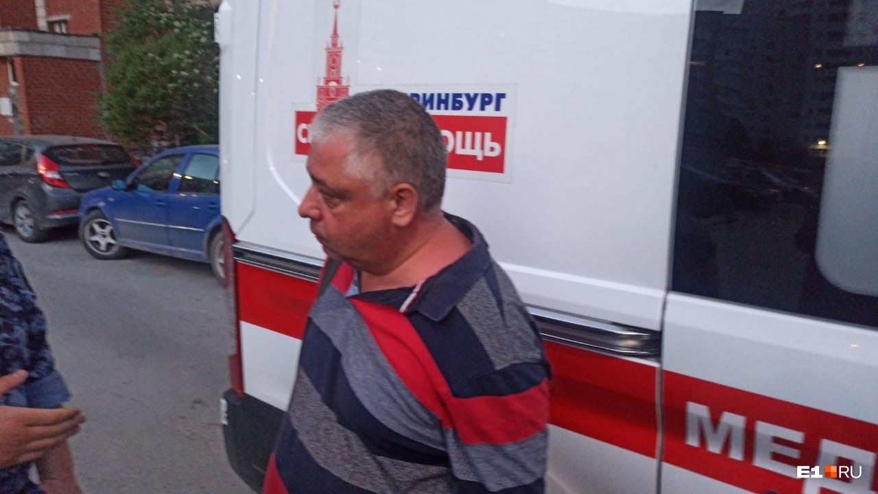 Дебошир, напавший на скорую в Екатеринбурге, объяснил свое поведение. Что известно об этом человеке
