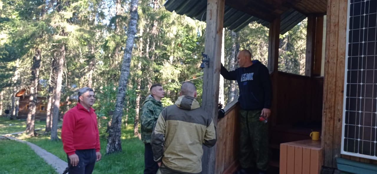 На месте разбили поисково-спасательный штаб На месте разбили поисково-спасательный штаб