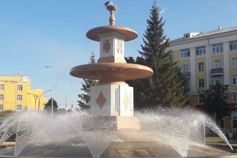В Каменске-Уральском поставили фонтан, как в Петергофе. Он ломался уже четыре раза