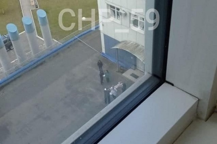 Девушку нашли под окнами стационара Девушку нашли под окнами стационара