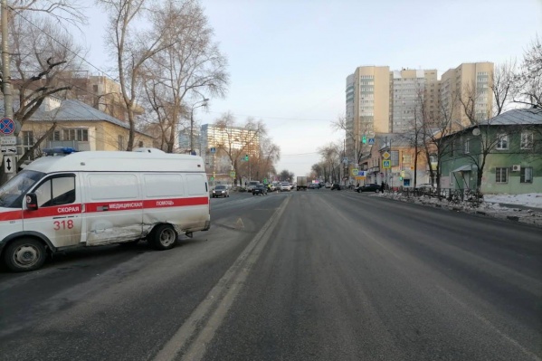 Автомобиль скорой помощи получил незначительные повреждения Автомобиль скорой помощи получил незначительные повреждения