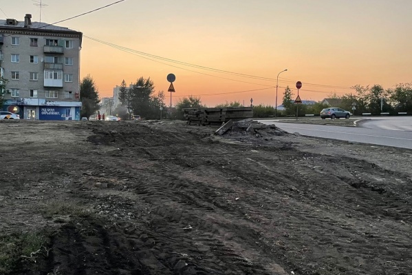 В Каменске-Уральском демонтировали подходы к месту недавнего ДТП В Каменске-Уральском демонтировали подходы к месту недавнего ДТП