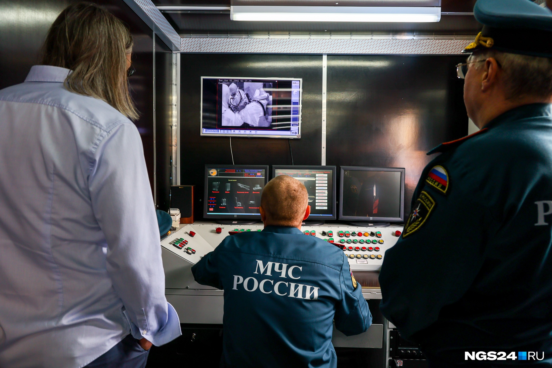 Жюри следили через экраны Жюри следили через экраны