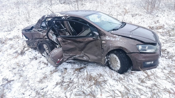 На трассе Омск — Муромцево в аварии на встречке пострадали две женщины и ребенок
