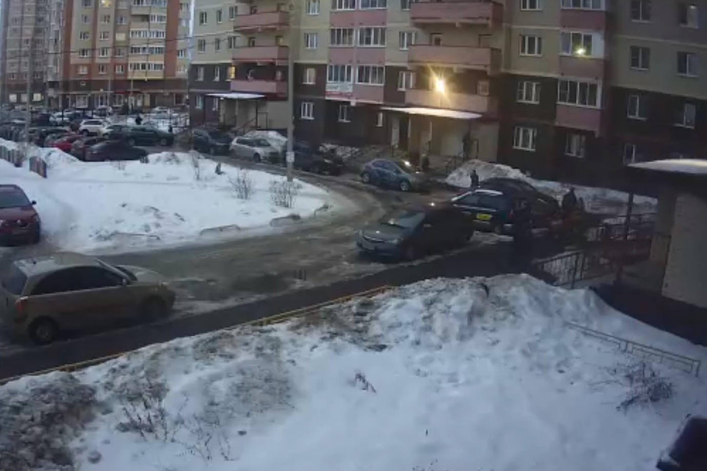 Девушка выпала из окна в Ярославле
