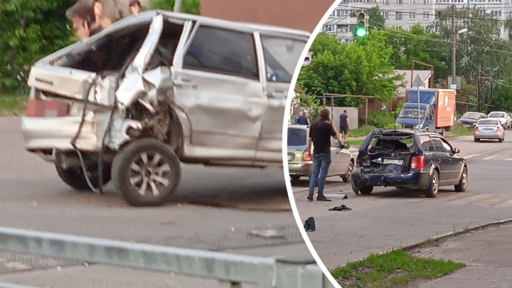 «Как Безумный Макс»: водитель маршрутки пронесся по Нижнему Новгороду, тараня машины